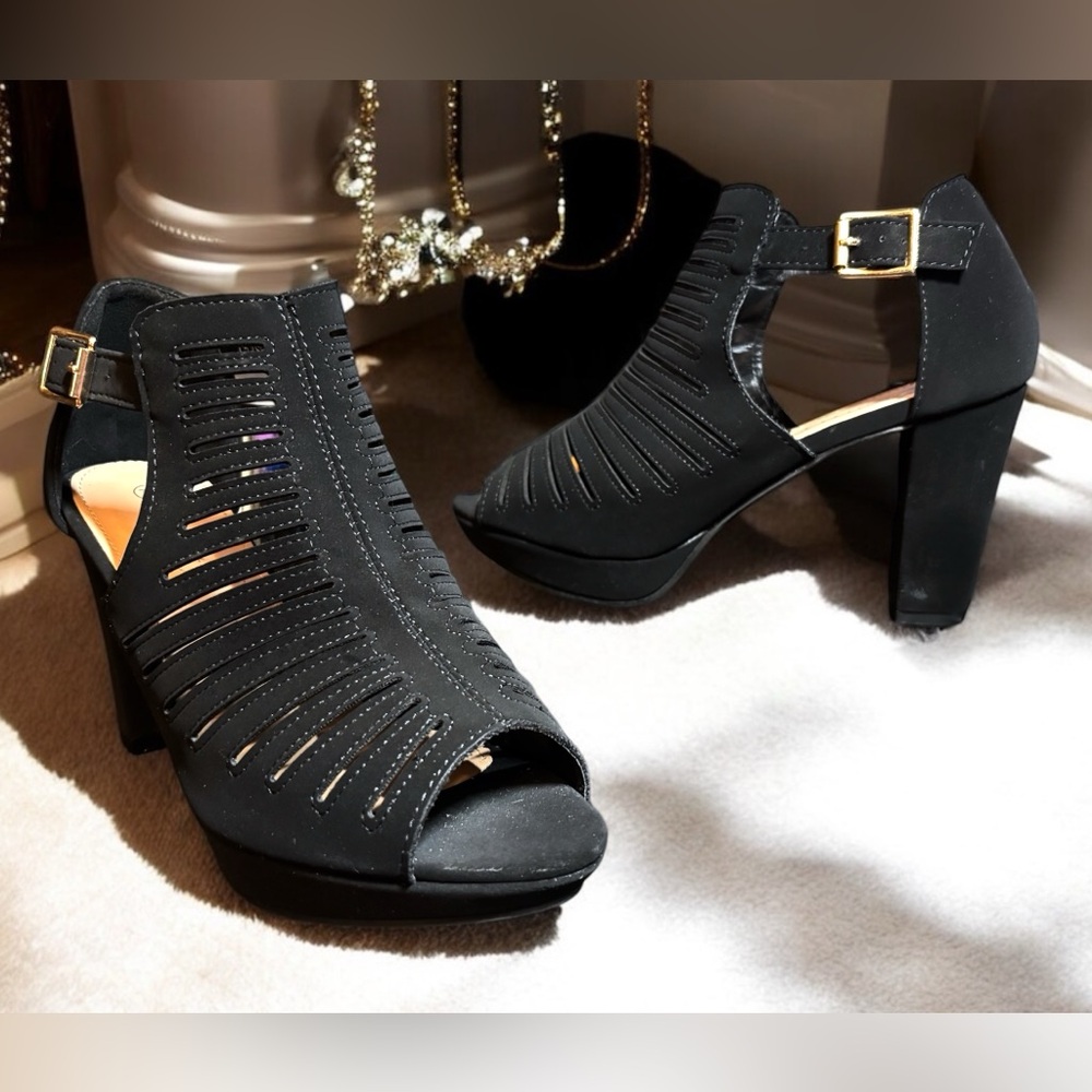 Elegant Black Velvet Chunky Heels - Size 7.5